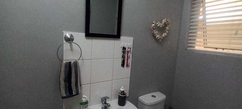 3 Bedroom Property for Sale in Pelikan Park Western Cape